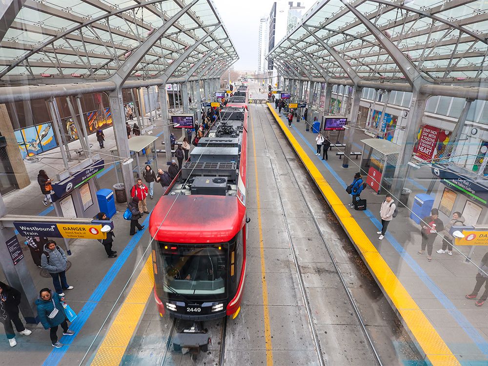 Calgary Transit terminates two-car CTrain pilot on weekends