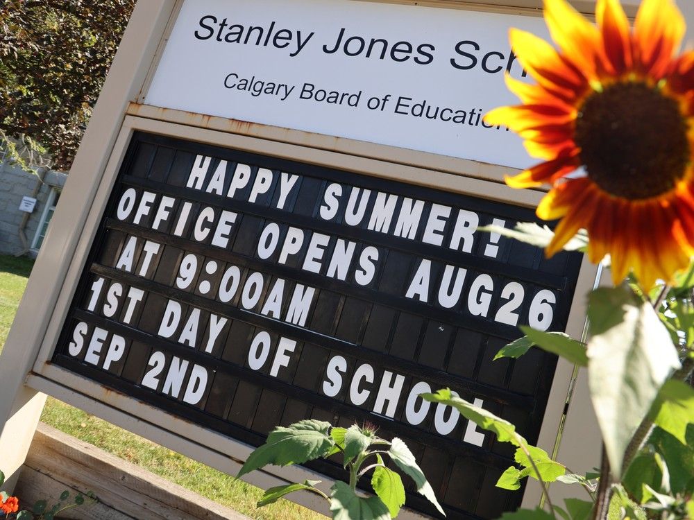 welcome back to school sign