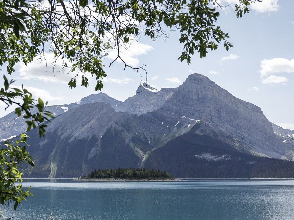 Search continues for two missing boaters on Upper Kananaskis Lake