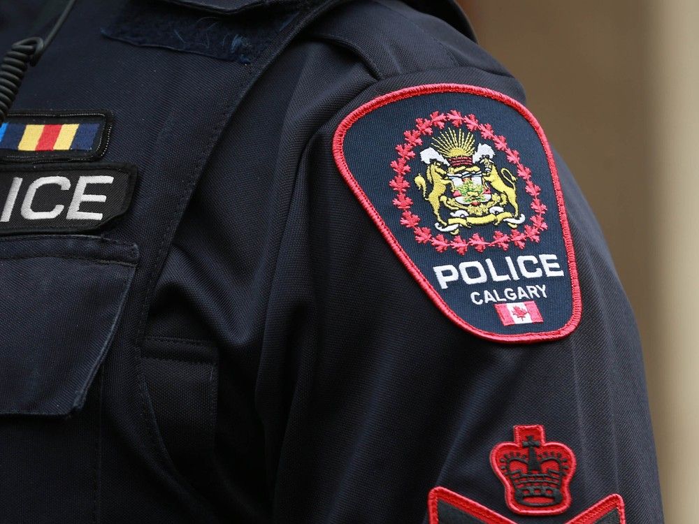 A Calgary man is facing 75 charges after the seizure of guns, drugs and dozens of stolen license plates.