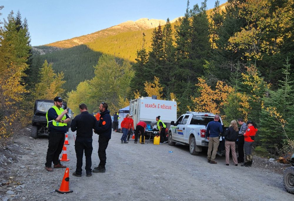  Search and rescue personnel organize in the Crowsnest Pass.