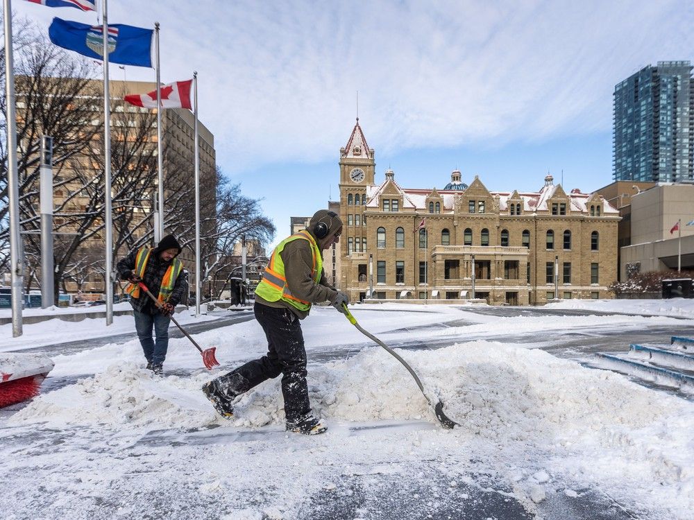 Here's everything you need to know about snow clearing bylaws, injury prevention while shoveling and the city's snow clearing efforts. 