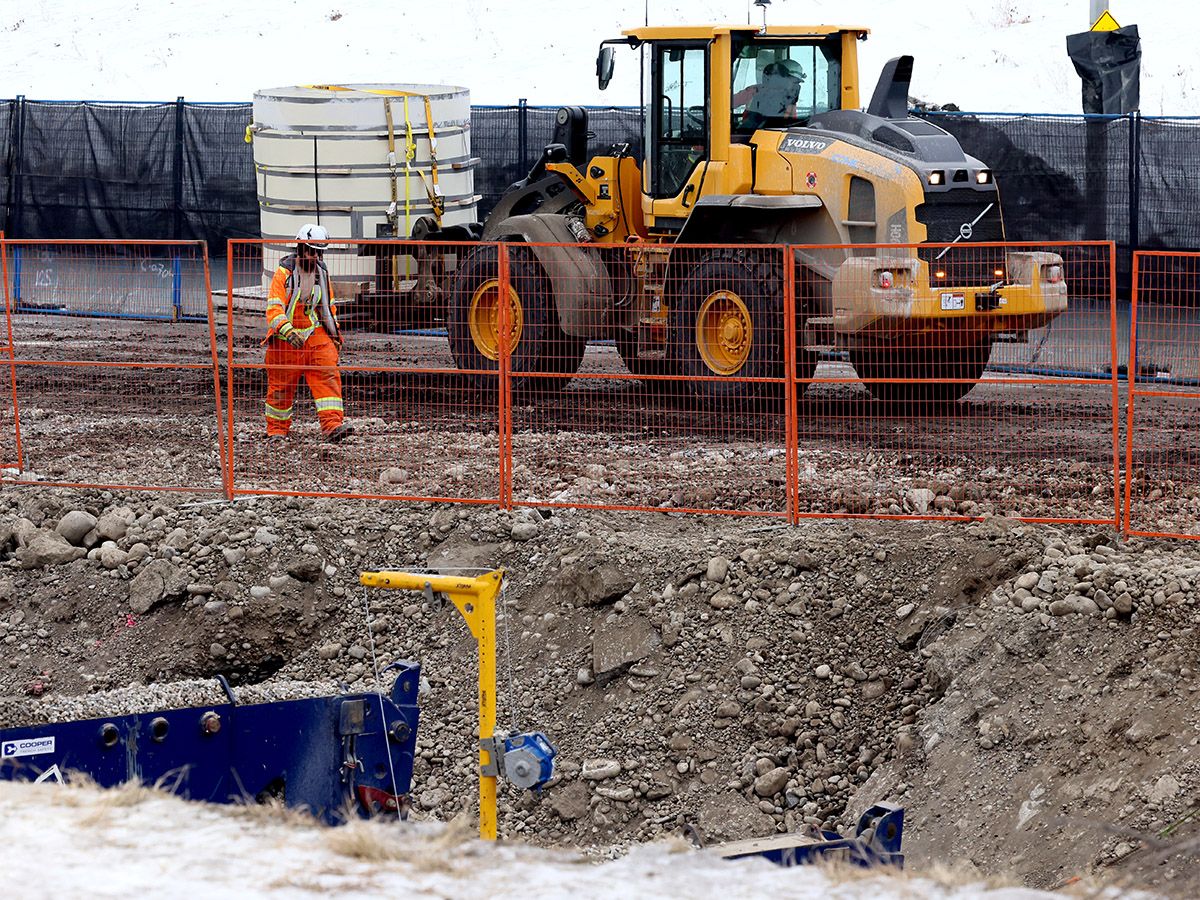  City crews continue to work as a new section of water main pipe has been lowered in Calgary on Wednesday, Jan. 7, 2026.