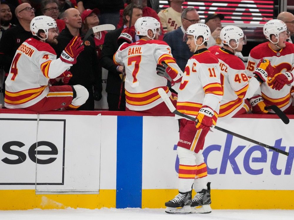 Three takeaways as Weegar’s blocks, Backlund’s shortie highlight Flames win in Chicago