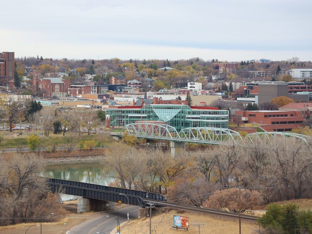 Medicine Hat public school board agrees to close two schools
