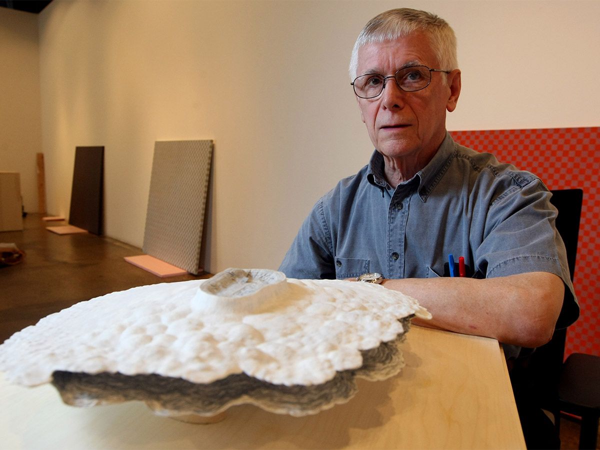 Eric Cameron, a leading figure in contemporary art, died on Jan. 29 in Didsbury, Alberta at the age of 90.