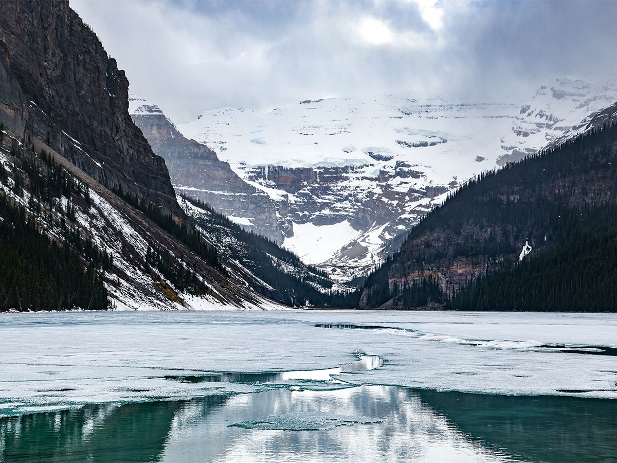 'Next to impossible': Bettman doesn't think outdoor NHL game at Lake Louise can happen