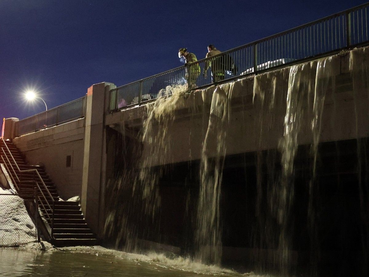 Aging infrastructure and a leaky distribution network caused Calgary to lose nearly one quarter of its treated water last year, according to an upcoming report to city council. 