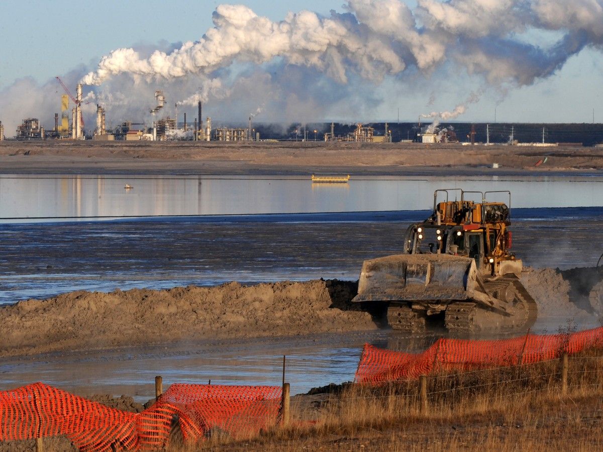 On the eve of Alberta's pipeline application, Carney concedes emissions will be higher