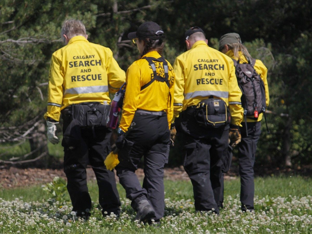 Police search northeast Calgary storm pond after reports of suspicious activity