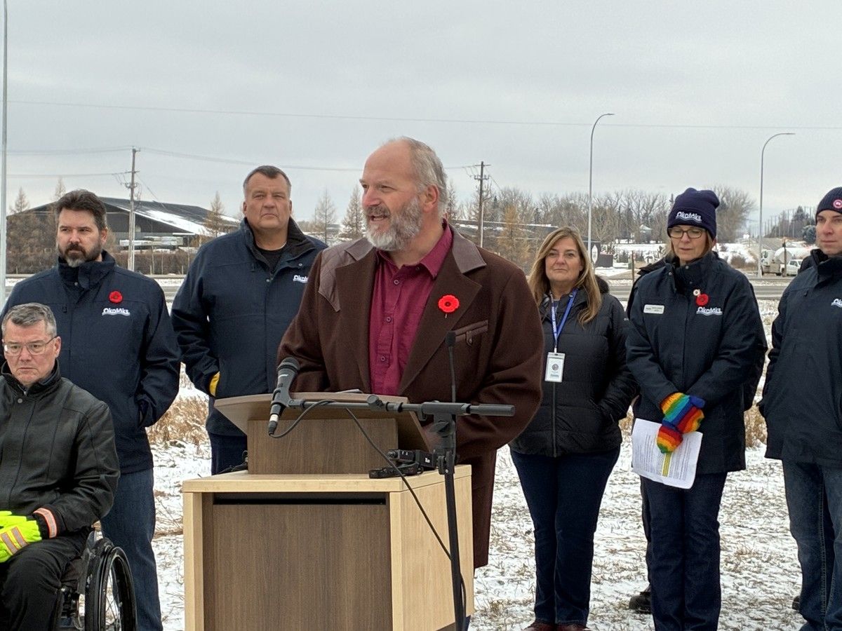 Image accompanying Province says plans for overpass at deadly Highway 2 intersection will move forward after plea from local officials, from Calgary Herald