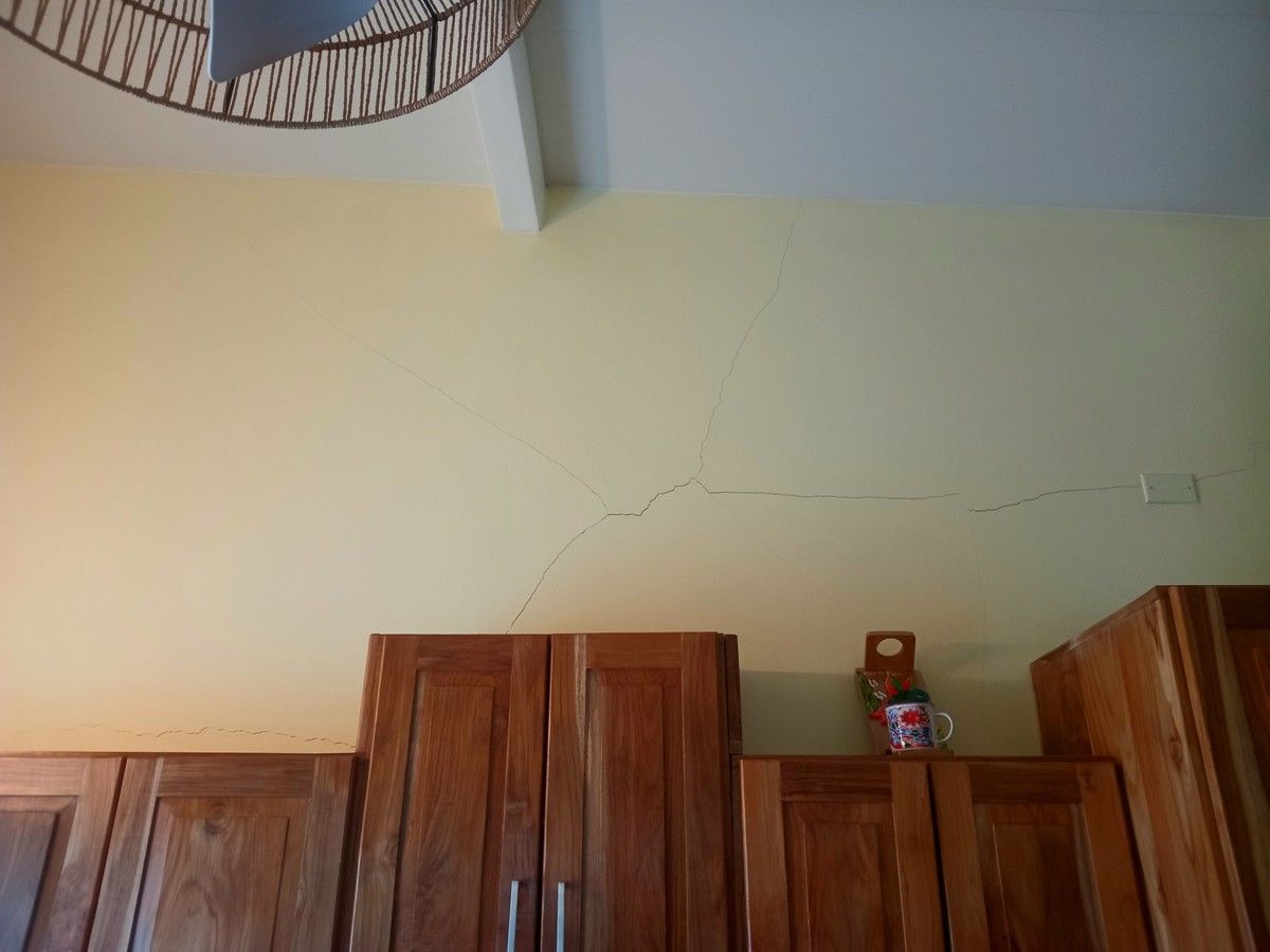 home damaged by earthquake in Panama