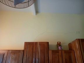 home damaged by earthquake in Panama