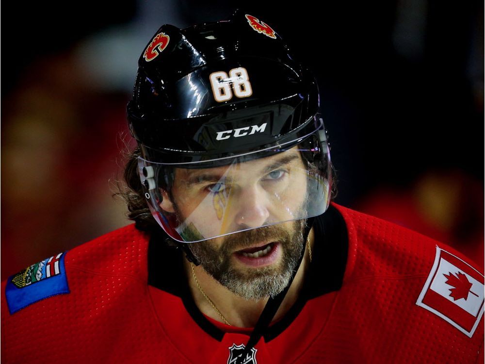 Jaromir Jagr returns from injury, scores four points, ties Gordie Howe's  record