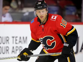 Calgary Flames forward Kris Versteeg during the pre-game skate before facing the Edmonton Oilers on Sept. 18, 2017