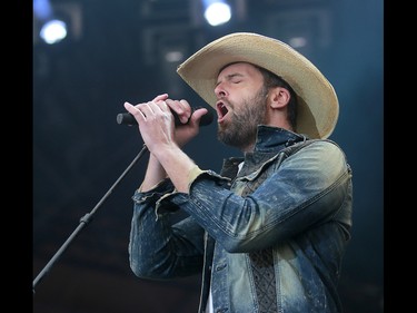 Country artist Dean Brody performs on day two of the 3rd annual Country Thunder music festival held at Prairie Winds Park in northeast Calgary Saturday, August 18, 2018. Dean Pilling/Postmedia