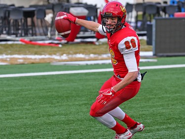 University of Calgary Dinos receiver Hunter Karl catches a touchdown pass during Hardy Cup action against the University of Saskatchewan Huskies at McMahon Stadium on Saturday, November 10, 2018. The Huskies won the game 43 -18.