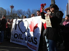 About 1,000 people turned out for a pro-pipeline rally at Calgary city hall on Monday, Dec. 17, 2018.