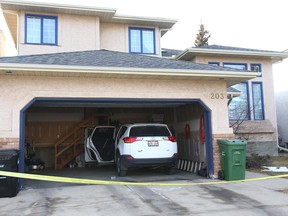 Police investigate a suspected homicide in a home on Edgepark Way N.W. in Calgary on Jan. 10, 2018.