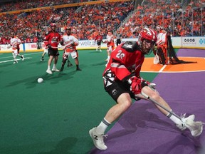 The Calgary Roughnecks defeated the Buffalo Bandits 10-7 in Game 1 of the NLL Finals on Saturday in Buffalo.