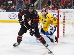 CP-Web.  Canada's Peyton Krebs (18) looks for an opening against Sweden's goaltender Jesper Wallstedt (30) during first period Hlinka Gretzky Cup action in Edmonton on Wednesday, August 8, 2018.
