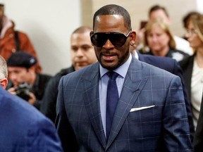 Grammy-winning R&B singer R. Kelly arrives for a child support hearing at a Cook County courthouse in Chicago, Illinois, U.S. March 6, 2019. REUTERS/Kamil Krzaczynski