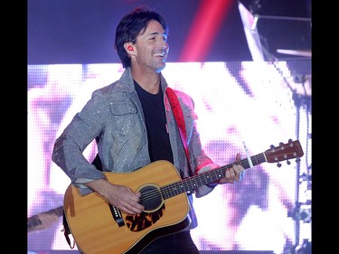 Country star Jake Owen performs on the second day of the Country Thunder music festival, held at Prairie Winds Park in Calgary Saturday, August 17, 2019. Dean Pilling/Postmedia