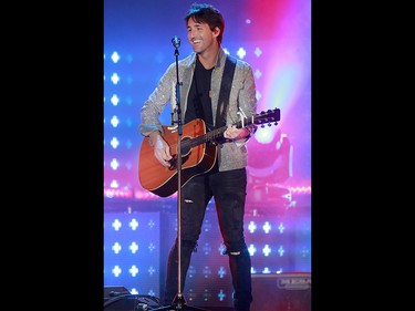 Country star Jake Owen performs on the second day of the Country Thunder music festival, held at Prairie Winds Park in Calgary Saturday, August 17, 2019. Dean Pilling/Postmedia