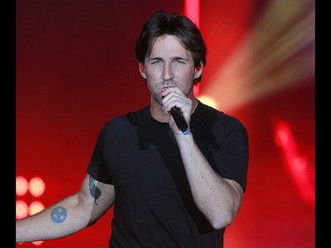 Country star Jake Owen performs on the second day of the Country Thunder music festival, held at Prairie Winds Park in Calgary Saturday, August 17, 2019. Dean Pilling/Postmedia