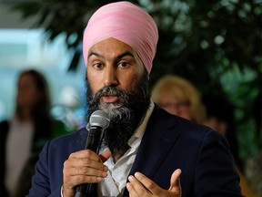 Canada's New Democratic Party (NDP) leader Jagmeet Singh speaks at a meeting with supporters held at a Nova Scotia Community College campus during an election campaign stop in Halifax, Nova Scotia, Canada September 23, 2019.  REUTERS/Ted Pritchard ORG XMIT: GGG-HAL1011