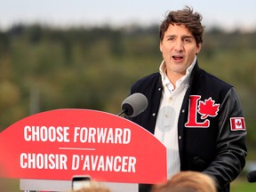 Canada's Prime Minister Justin Trudeau speaks to islanders in St. Peter's Bay, Prince Edward Island, Canada, September 17, 2019.  REUTERS/John Morris ORG XMIT: GGG-STP03