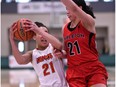 Carleton Ravens player Elizabeth Leblanc, right, applies defensive pressure to the Calgary Dinos' Reyna Crawford, left, during a U Sports 2018 Women's National Basketball Championship first-round game at Regina on March 8, 2018. Credit: Arthur Ward/Arthur Images