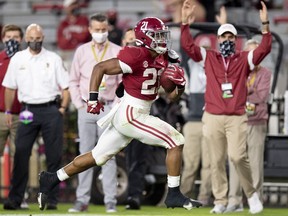 Alabama Crimson Tide running back Jase McClellan scores a touchdown against the Kentucky Wildcats at Bryant-Denny Stadium in Tuscaloosa, Ala, on Nov. 21, 2020.