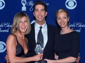 FILE PHOTO: Actors Jennifer Aniston (L) David Schwimmer and Lisa Kudrow, cast members of the television comedy series " Friends", hold their award as Favorite Television Comedy Series at the 27th annual People's Choice Awards in Pasadena January 7, 2001./File Photo ORG XMIT: FW1