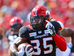 Calgary Stampeders Ka'Deem Carey runs for a touchdown against the Edmonton Elks during CFL football in Calgary on Monday, September 6, 2021. AL CHAREST / POSTMEDIA