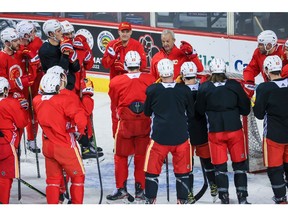 Calgary Flames head coach Darryl Sutter talks with the team during practice at Scotiabank Saddledome on Dec. 29, 2021.