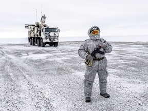 A soldier holds a machine gun as he patrols the Russian northern military base on Kotelny island, beyond the Artic circle on April 3, 2019. - The Russian military base dubbed the "Northern Clover", home to 250 soldiers on the island of Kotelny, beyond the Arctic Circle, is to serve as a model for future military installations in the Arctic, a strategic region for Moscow that continues to strengthen its presence.