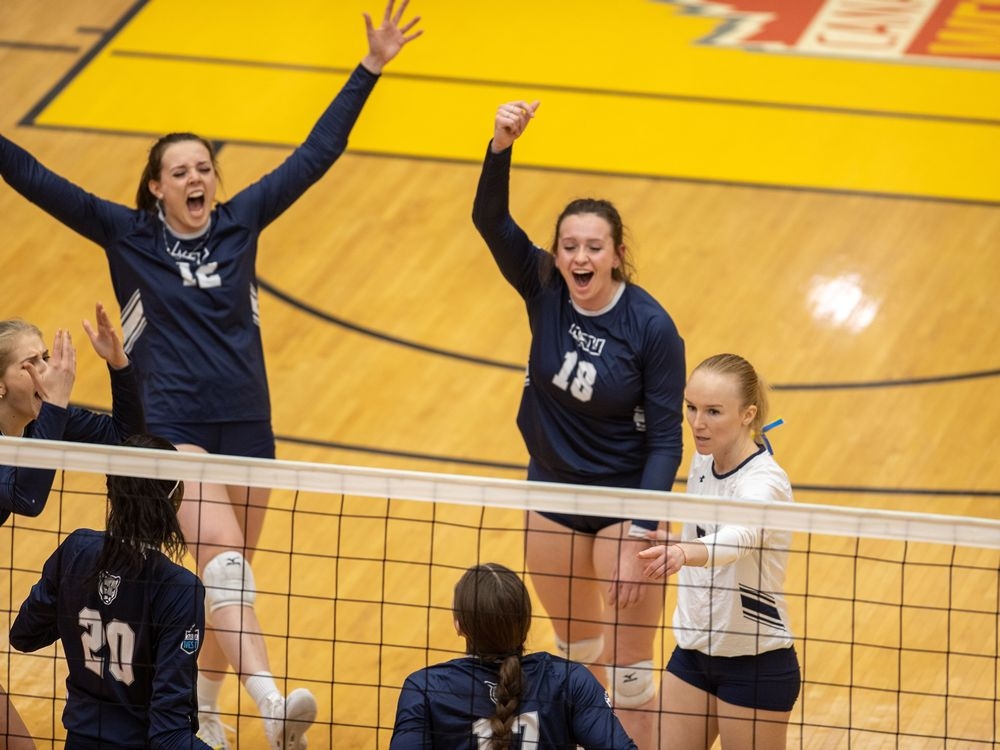 Mount Royal Cougars sweep way to gold-medal game in women's volleyball