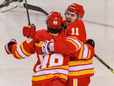 Matthew Tkachuk scores 3, Flames beat Oilers 9-6 in Game 1 - Newsday