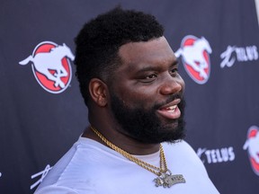 Derek Dennis, des Stampeders de Calgary, dit qu'il « se sent comme 2016 DD », lorsqu'il a été nommé meilleur joueur de ligne offensive de la LCF.