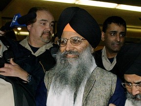 Sikh activist Ripudaman Singh Malik (C) smiles as he leaves a Vancouver court March 16, 2005, after being found not guilty in the 1985 bombing of an Air India flight off the Irish coast.