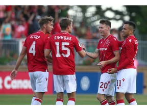 La cavalerie célèbre le but de Joe Mason (20) en première mi-temps lors de l'action de football CPL entre le Forge FC et le Cavalry FC à Calgary sur ATCO Field à Spruce Meadows le vendredi 12 août 2022. Jim Wells/Postmedia