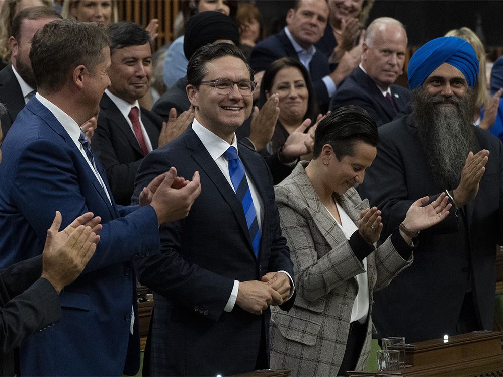 Bell : Poilievre S'emmêle Avec... Euh... La B-Team De Trudeau - Les ...