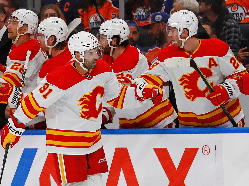 Flames announce Backlund, Tanev, Lindholm and Huberdeau will be the four  alternate captains for the 2022-23 season : r/CalgaryFlames