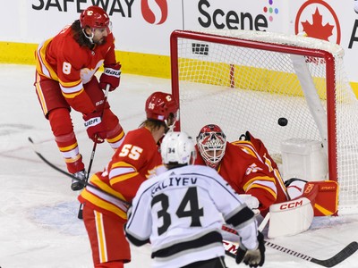 Lindholm's go-ahead goal leads scorching Flames past Jets for 10th
