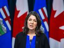 La première ministre Danielle Smith partage des détails sur la législation visant à défendre les intérêts de l'Alberta.  Prise le mardi 29 novembre 2022 à l'Assemblée législative de l'Alberta à Edmonton. 
