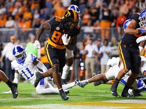 Tennessee Volunteers tight end Princeton Fant runs for a touchdown against the Kentucky Wildcats at Neyland Stadium in Knoxville, Tenn., on Saturday, Oct. 29, 2022. The Volunteers won 44-6 to improve to 8-0, and are No. 1 in the College Football Playoff Rankings.