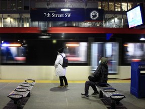 La ville a annoncé le 2 décembre 2022 qu'elle avait conclu un accord de cinq ans avec la Banque TD pour parrainer la zone tarifaire gratuite 7 Ave. de Calgary Transit.  La valeur financière de l'accord n'a pas été dévoilée.