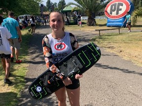 Megan Pilkey ganó el título general femenino, ganando plata tanto en el truco como en el evento por equipos en el Campeonato Mundial de Surf Sub-17 de la IWWF en Santiago, Chile.
