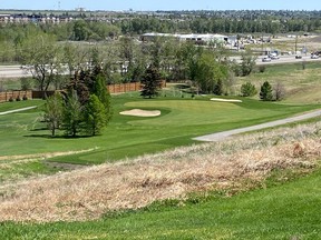 La vue depuis le tee-box surélevé sur le nouveau look n ° 13 à Maple Ridge, l'un des parcours municipaux de la ville de Calgary.  (Photo fournie)